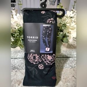 Nwts Women's size 3 Torrid Black leggings with Multi color floral design